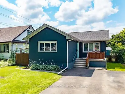 Detached in Thunder Bay
