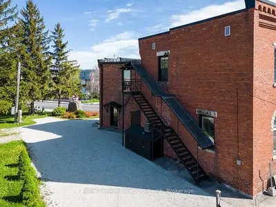 1 Bruce Street N, Blue Mountains, On N0h 2p0