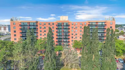 9 Bonheur Court 815, Brantford, On N3p 1z5