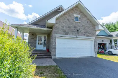 17 Webb Circle, Dysart Et Al, On K0m 1s0