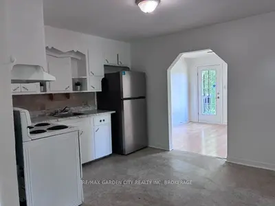 131 Lyons Avenue 1, Welland, On L3b 1m3