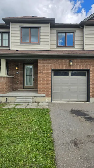 82 Scarletwood Street, Hamilton, On L8j 0k8