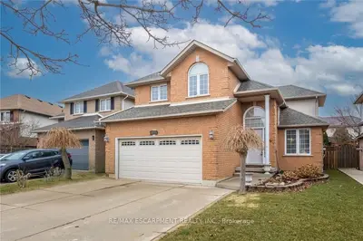 42 Hillgarden Drive, Hamilton, On L8j 3r3