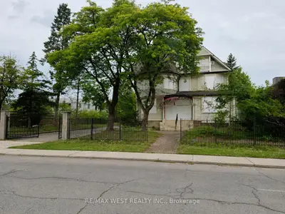 24 Burgar Street, Welland, On L3b 2s7