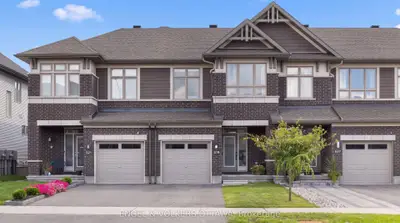Att/Row/Townhouse in Blossom Park - Airport and Area