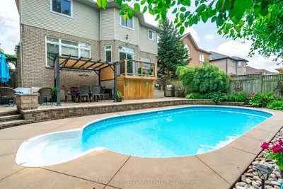 26 Shadetree Crescent, Hamilton, On L8j 3x2