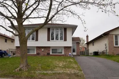 27 Dauphin Avenue, Kingston, On K7k 6b2