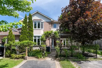 Att/Row/Townhouse in Hamilton