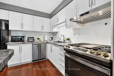 44 Frances Avenue 11, Hamilton, On L8e 5v6