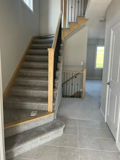 83 Pinot Crescent, Hamilton, On L8e 0j9
