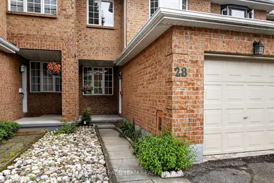 28 Cohen Avenue, Kanata, On K2l 4e9