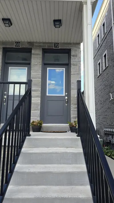Condo Townhouse in Hamilton