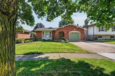 Detached in Niagara Falls