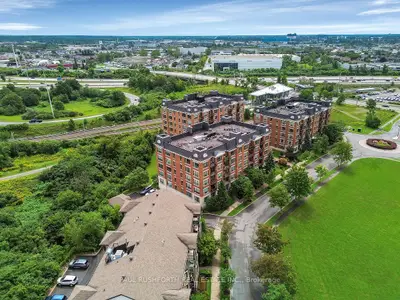 905 Beauparc Pvt Private 321, Cyrville - Carson Grove - Pineview, On K1j 0a1