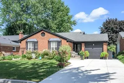 18 HAMMOND Crescent, London North, ON N5X 1A4