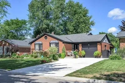 18 HAMMOND Crescent, London North, ON N5X 1A4