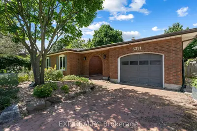 Detached in Niagara Falls