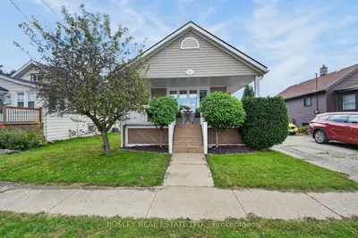 Detached in Port Colborne