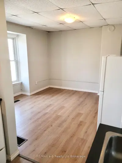 26 Stanley Street 2, London South, On N6c 1b1