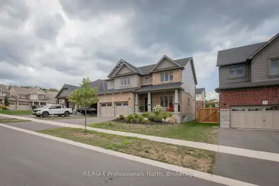 75 Eaglecrest Avenue, Huntsville, On P1h 0g5