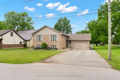24 Queen Street W, Lambton Shores, On N0n 1j0