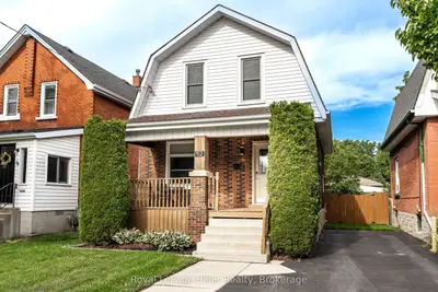 52 Trinity Street, Stratford, On N5a 4p4