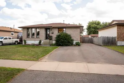 Detached in Thunder Bay