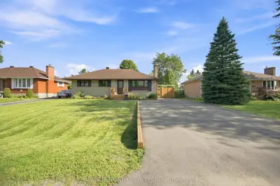 Detached in Meadowlands - Crestview and Area
