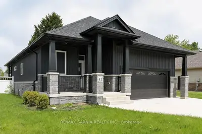41 Sleepy Meadow Drive W, Chatham-kent, On N0p 1a0