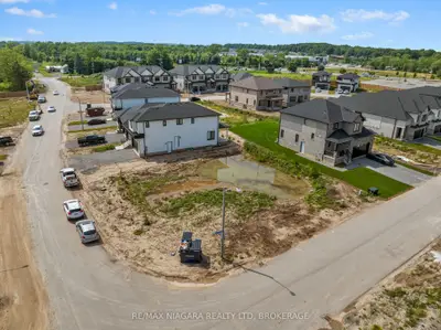 8885 Angie Drive, Niagara Falls, On L2h 0h9