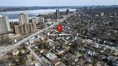 250 Richardson Avenue, Woodroffe, On K2b 5g6