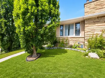 54 Frontenac Road A, London South, On N5z 3y6