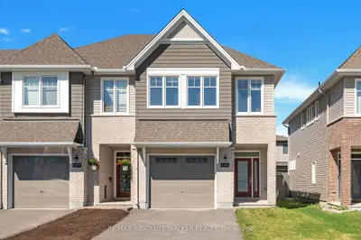 Att/Row/Townhouse in Stittsville - Munster - Richmond