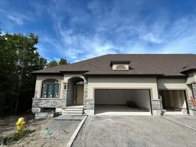 99 Cloverleaf Drive 26, Belleville, On K8n 4z5