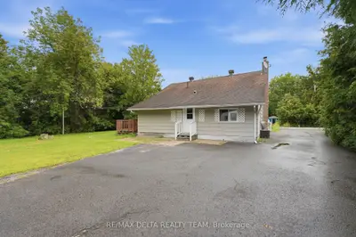 Detached in Orleans - Convent Glen and Area