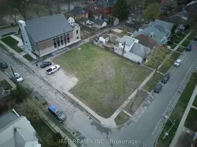 808 Lincoln Road, Windsor, On N8y 2h1