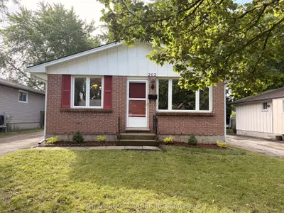 202 Muriel Crescent, London South, On N6e 2k6