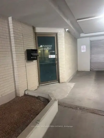 320 Dundas Street 1, London East, On N6b 3r8