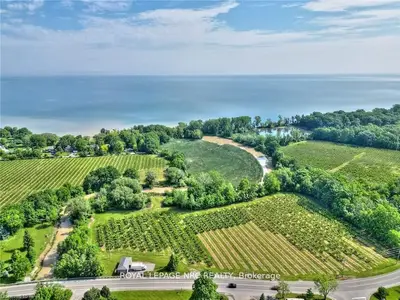 1332 Lakeshore Road, Niagara-on-the-lake, On L0s 1j0