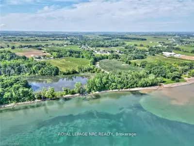 1378 Lakeshore Road, Niagara-on-the-lake, On L0s 1t0