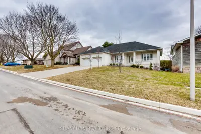 41 Sunset Avenue, Warwick, On N0m 2s0