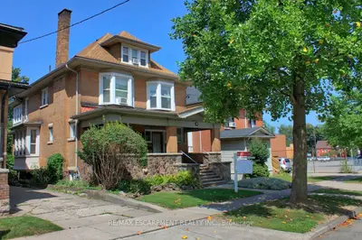22 Blake Street, Hamilton, On L8m 2s5
