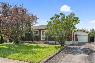 Detached in Niagara Falls
