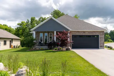 401 Algoma Crescent, Georgian Bluffs, On N0h 1s0