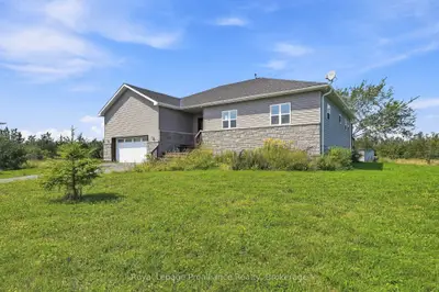 402 Black Road, Prince Edward County, On K0k 1w0