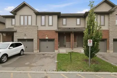 Att/Row/Townhouse in Brantford