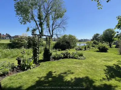 24 Glenora Drive, Loyalist, On K0h 1g0