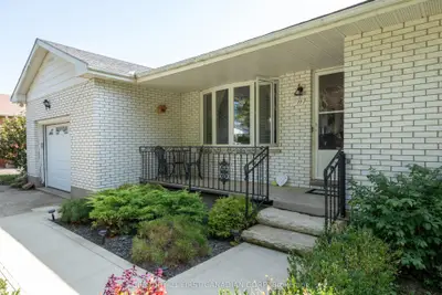 11 Sunset Avenue, Warwick, On N0m 2s0