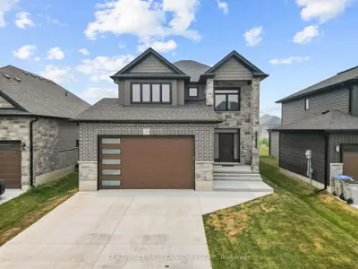 9 Sheldabren Street, North Middlesex, On N0m 1a0