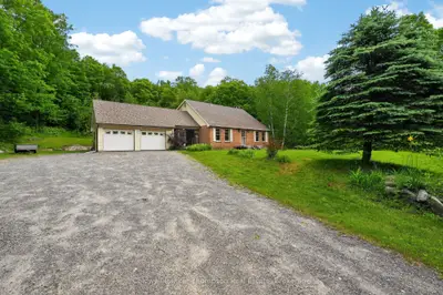 1864 BRUNEL Road, Huntsville, ON P1H 2J3
